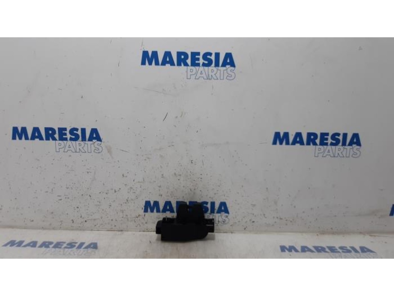 Citroen - C2 - Tailgate lock mechanism