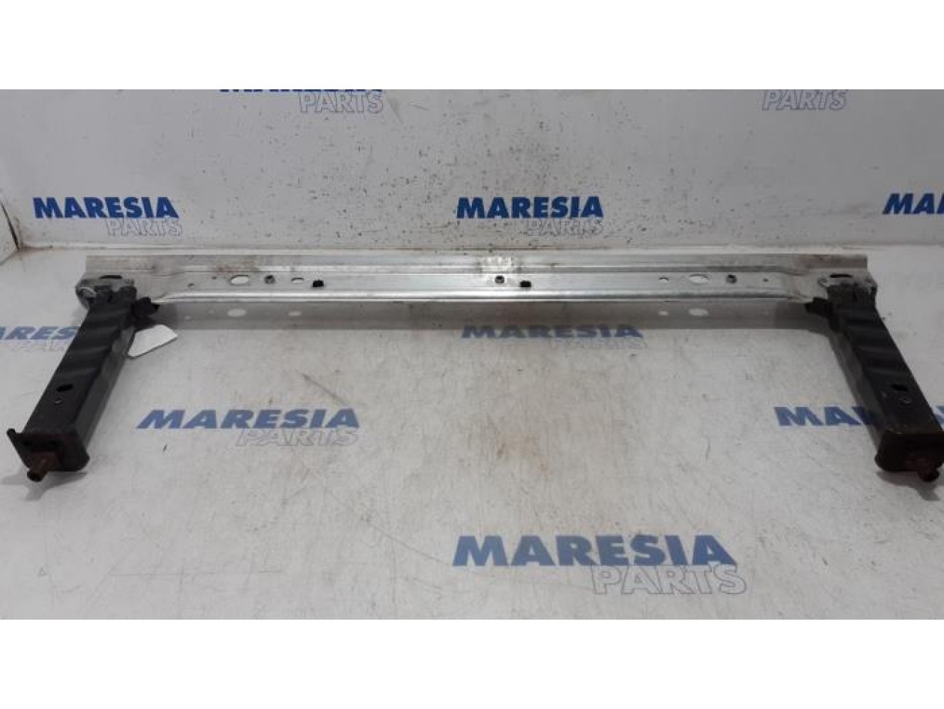 Renault - Megane - Radiator bar