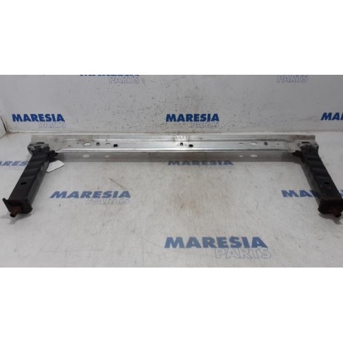 Renault - Megane - Radiator bar