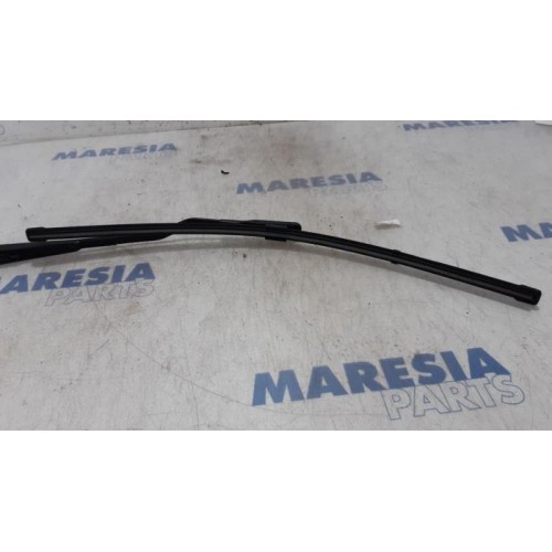 Peugeot - 307 - Front wiper arm