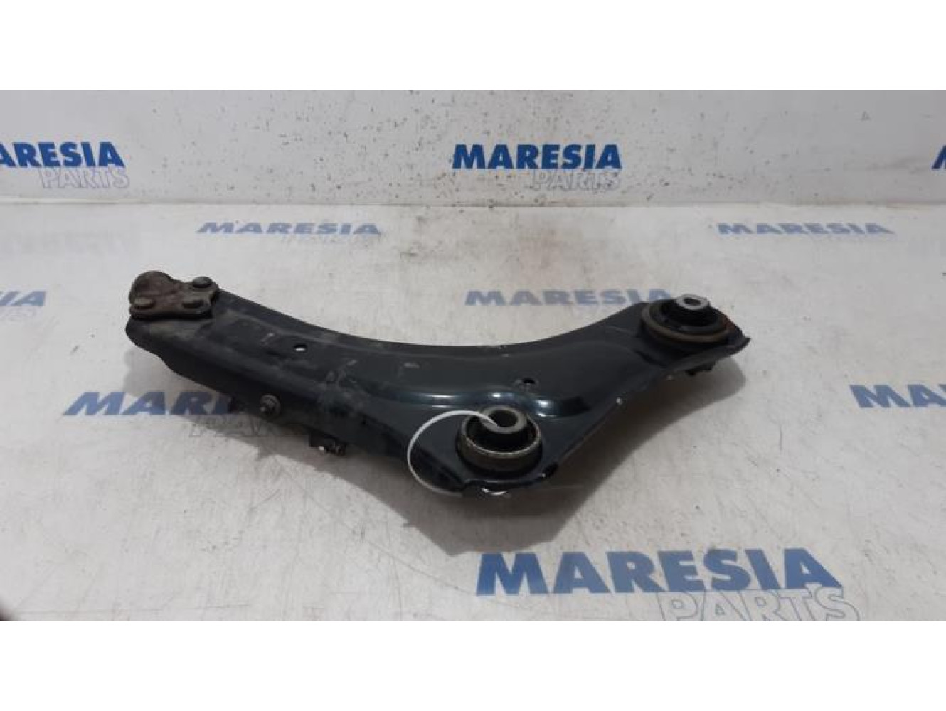 Renault - Scenic - Front lower wishbone, left