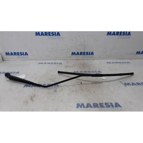 Renault - Scenic - Front wiper arm