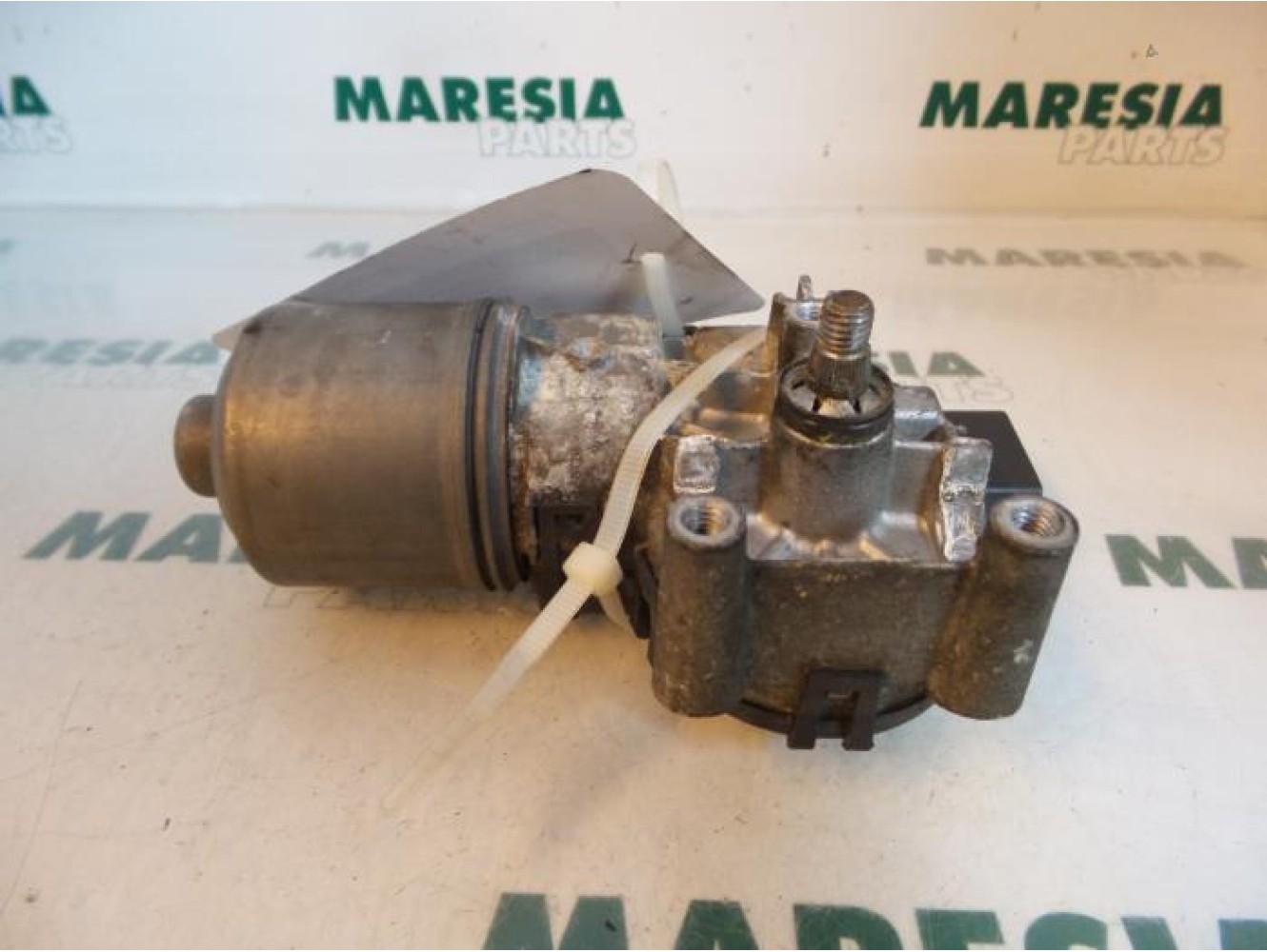 Alfa Romeo - 147 - Front wiper motor