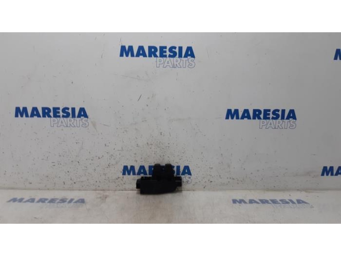 Peugeot - 307 - Tailgate lock mechanism