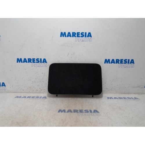 Renault - Scenic - Storage compartment