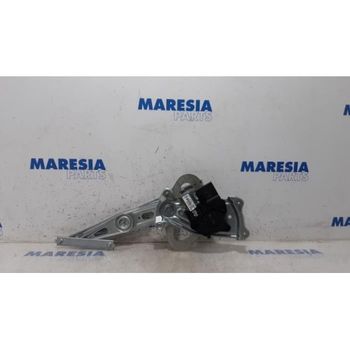 Renault - Scenic - Rear door window mechanism 4-door, right