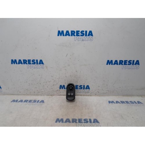 Renault - Kangoo - Multi-functional window switch