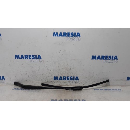 Citroen - C3 - Front wiper arm