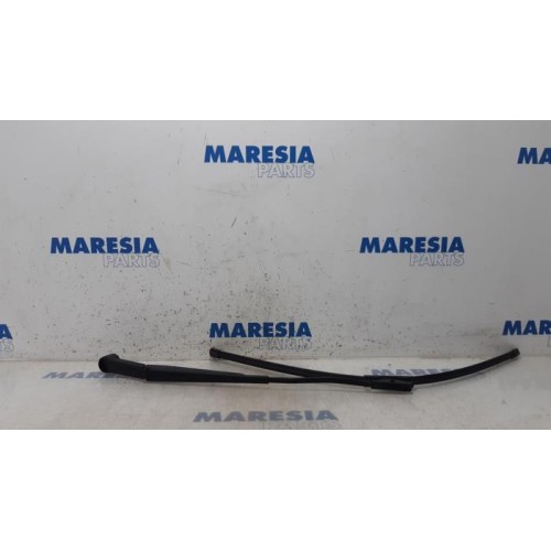 Citroen - C4 Grand Picasso - Front wiper arm