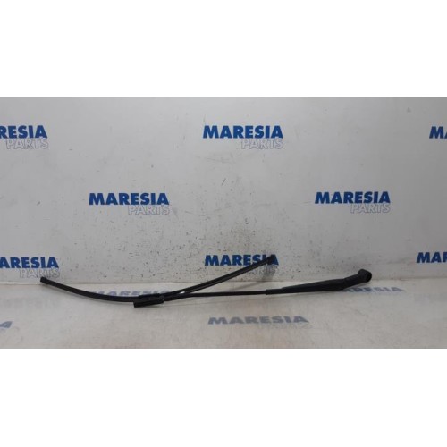 Citroen - C4 Grand Picasso - Front wiper arm