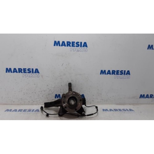 Renault - Kangoo - Fusee links-voor