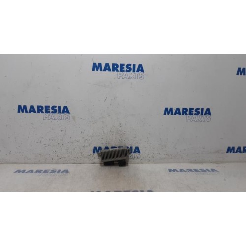 Renault - Trafic - Glow plug relay