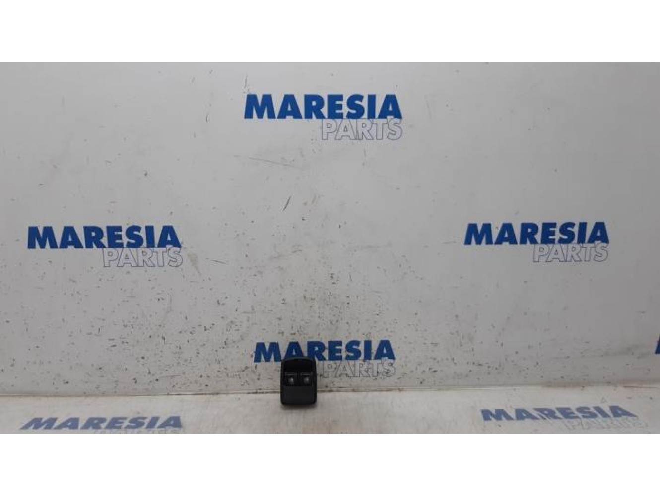 Renault - Trafic - Multi-functional window switch