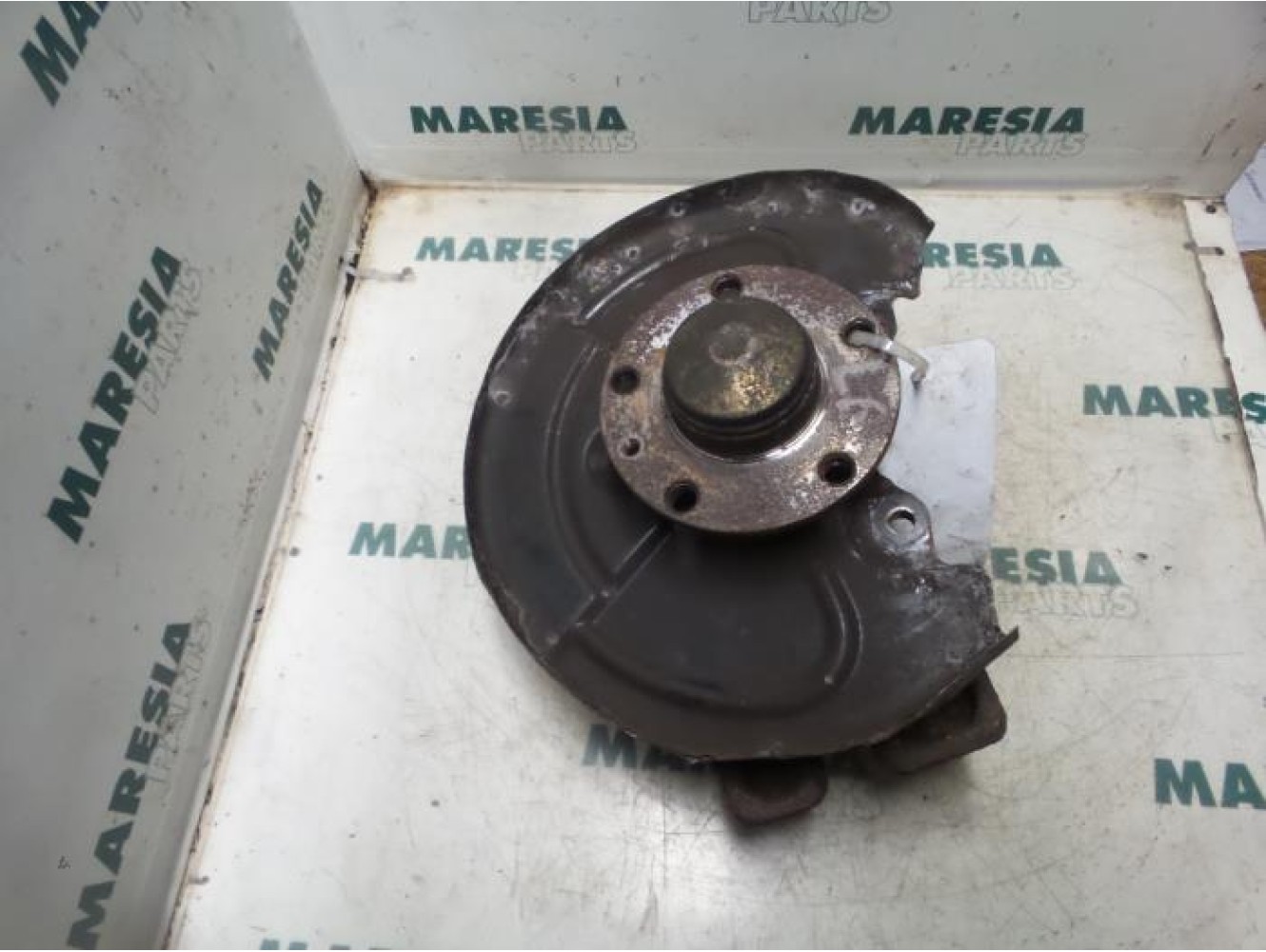 Alfa Romeo - Spider - Fusee links-achter