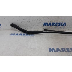 Renault - Trafic - Front wiper arm