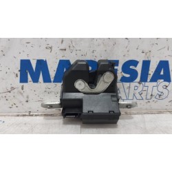 Fiat - 500 - Tailgate lock mechanism