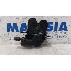 Renault - Megane - Tailgate lock mechanism