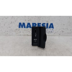 Renault - Megane - AUX / USB connection