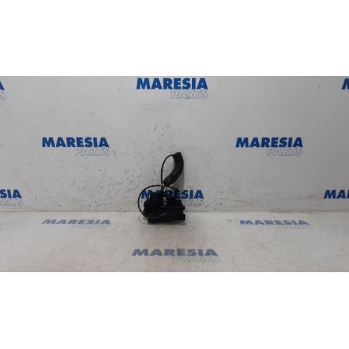 Renault - Megane - Front door lock mechanism 4-door, right