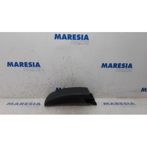 Renault - Megane - Armrest