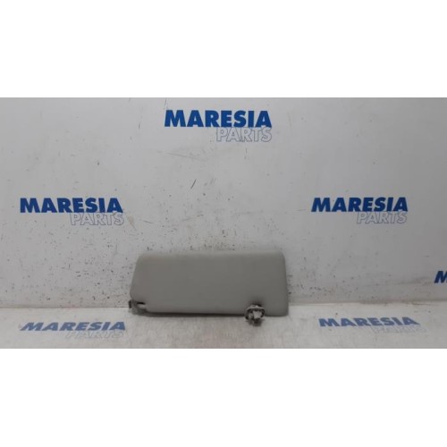 Renault - Megane - Sun visor