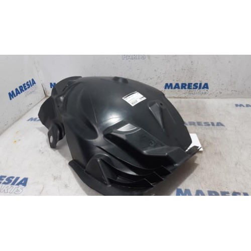 Renault - Megane - Wheel arch liner