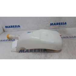 Renault - Megane - Front windscreen washer reservoir