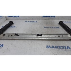 Renault - Megane - Radiator bar
