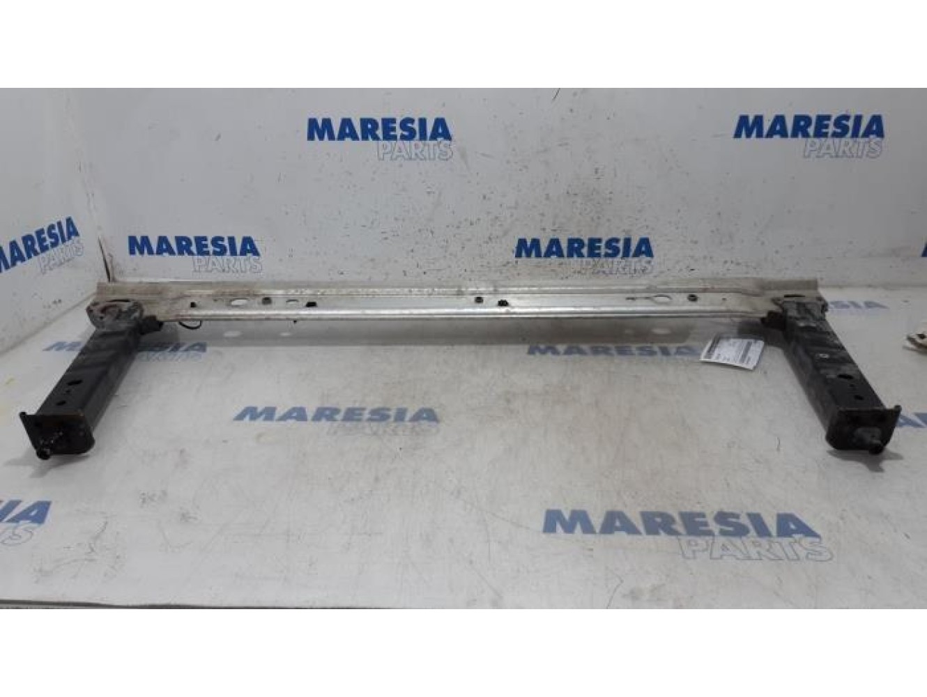 Renault - Megane - Radiator bar
