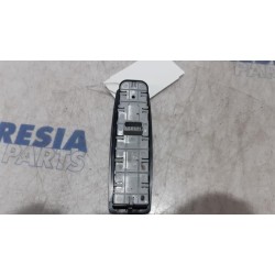 Renault - Megane - Multi-functional window switch