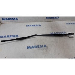 Renault - Megane - Front wiper arm