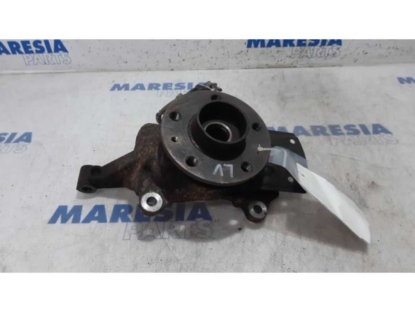 Renault - Trafic - Knuckle, front left