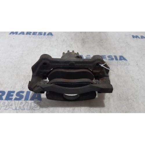 Renault - Trafic - Front brake calliper, right
