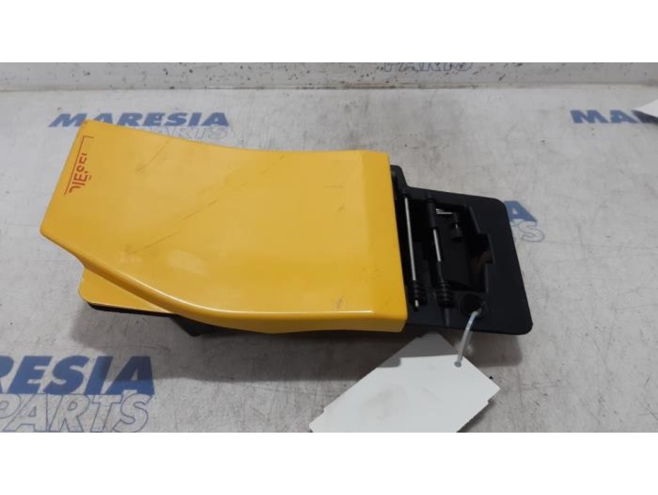 Renault - Trafic - Tank cap cover
