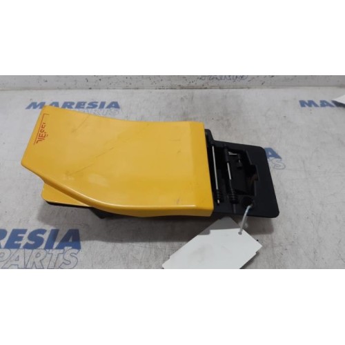 Renault - Trafic - Tank Klep