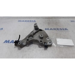 Renault - Trafic - Engine mount