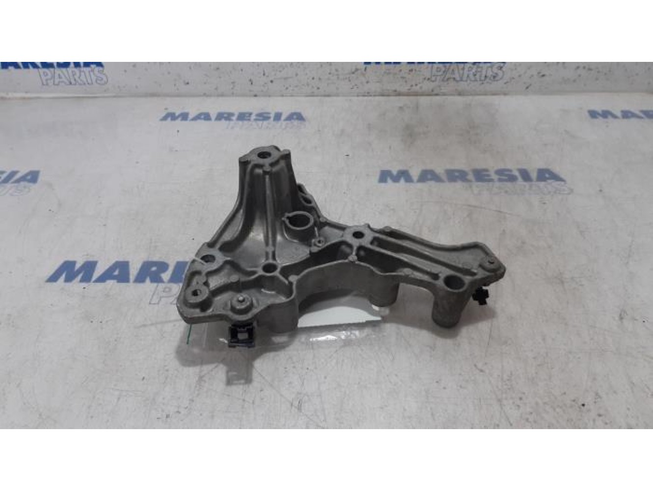 Renault - Trafic - Engine mount