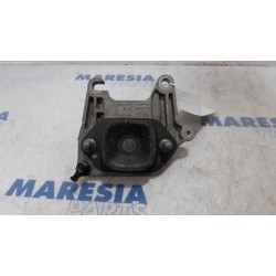 Renault - Trafic - Engine mount