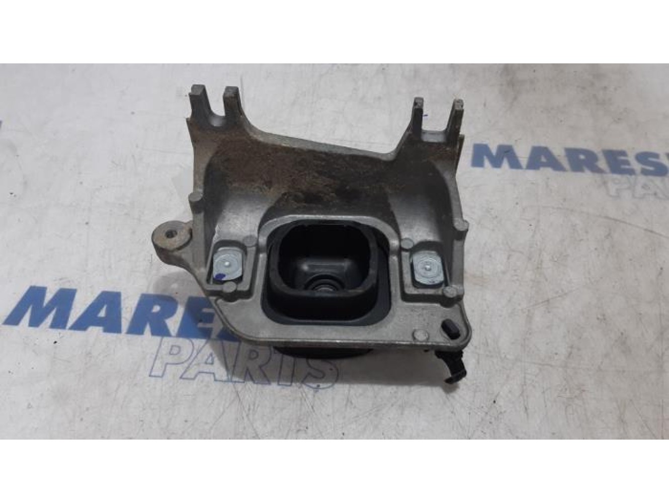 Renault - Trafic - Engine mount