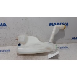 Renault - Megane - Front windscreen washer reservoir