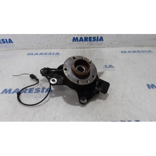 Renault - Megane - Fusee links-voor