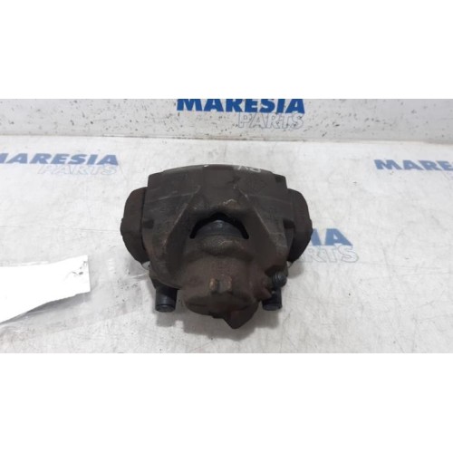 Renault - Megane - Front brake calliper, right
