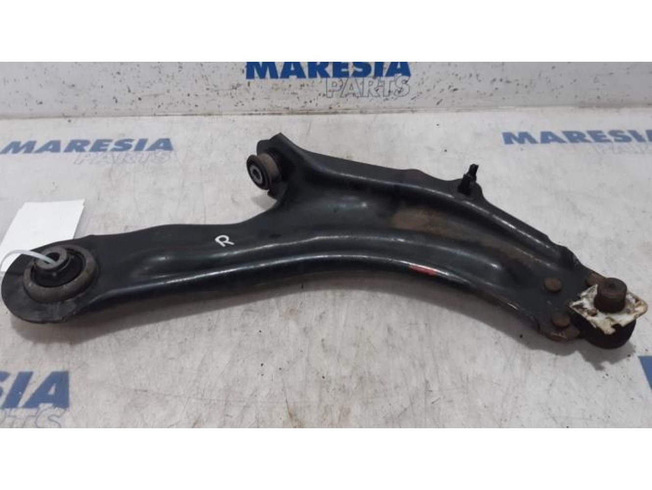 Renault - Kangoo - Front lower wishbone, right