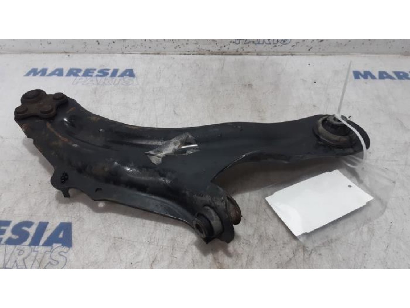 Renault - Kangoo - Front lower wishbone, left