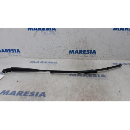 Renault - Kangoo - Front wiper arm