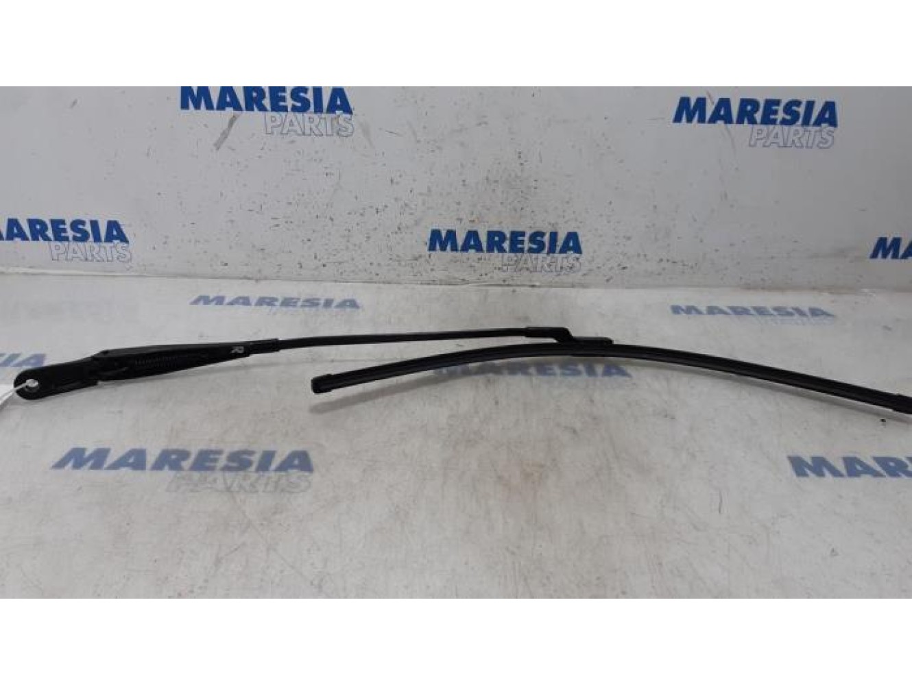 Peugeot - 3008 - Front wiper arm