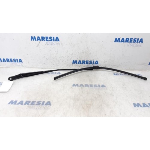Peugeot - 3008 - Front wiper arm