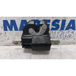 Fiat - 500 - Tailgate lock mechanism