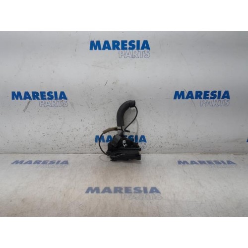 Renault - Megane - Front door lock mechanism 4-door, right