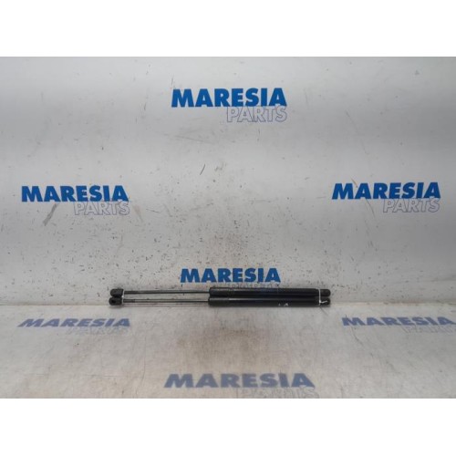 Renault - Megane - Set Gasdempers Achterklep